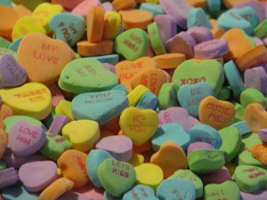 1280px-Candy-hearts